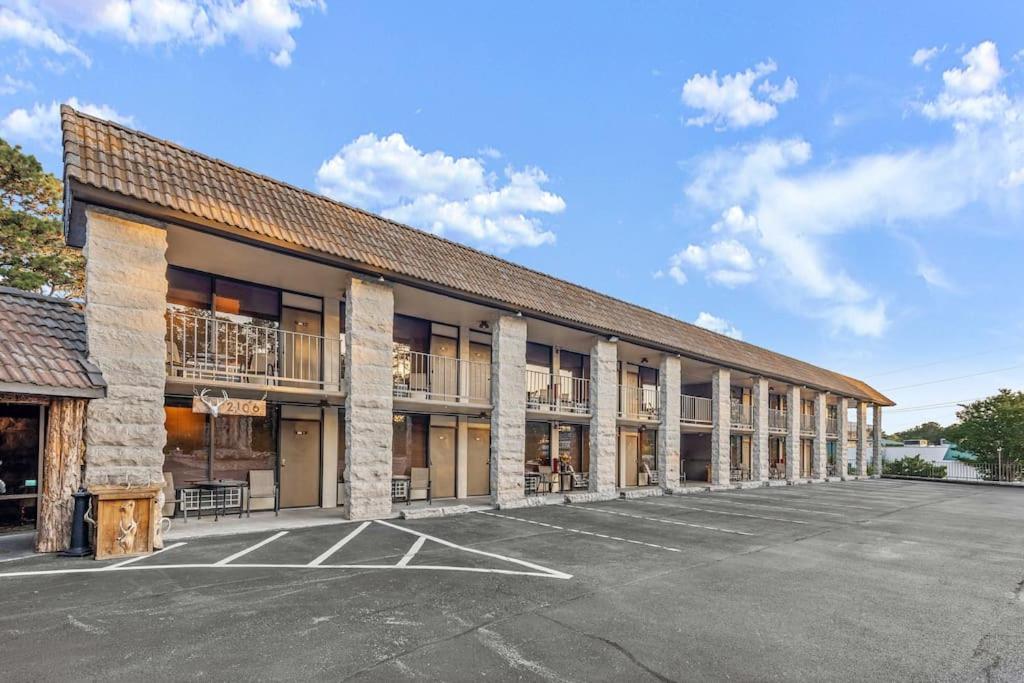 Stonegate Lodge 2 Queen Beds Fast Wifi 50In Tv Salt Water Pool Room # 305 Eureka Springs Exterior foto